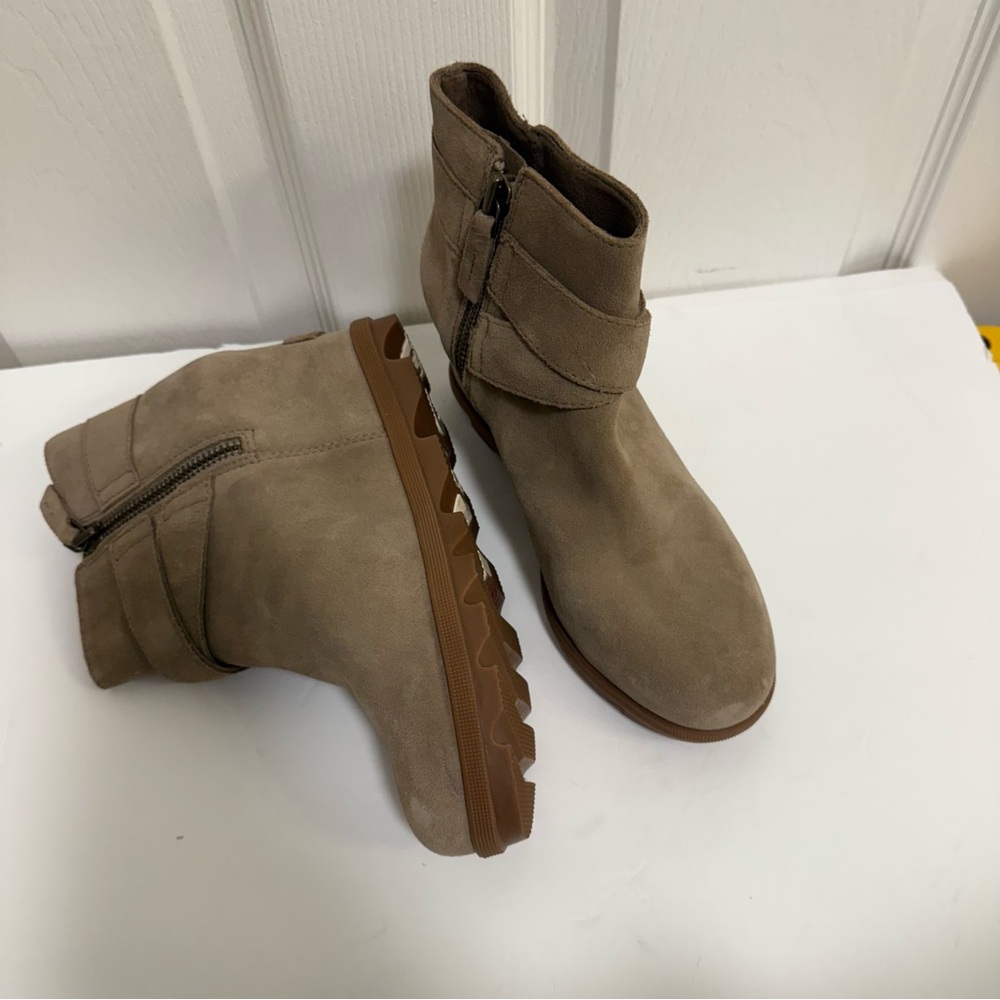 Women’s Sorel Wedge booties!